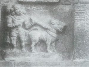 Sculpture showing Chola solider with his Kombai war dog